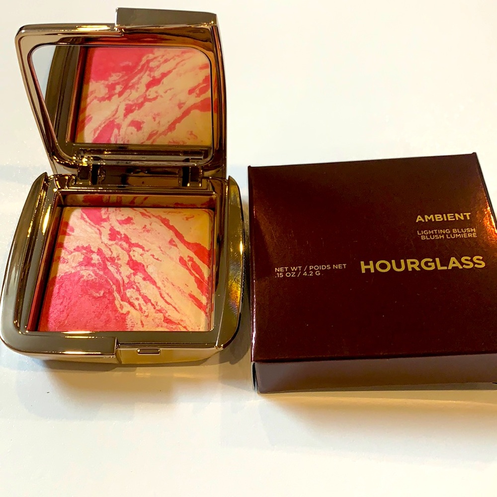 Hourglass
Ambient Lighting Blush